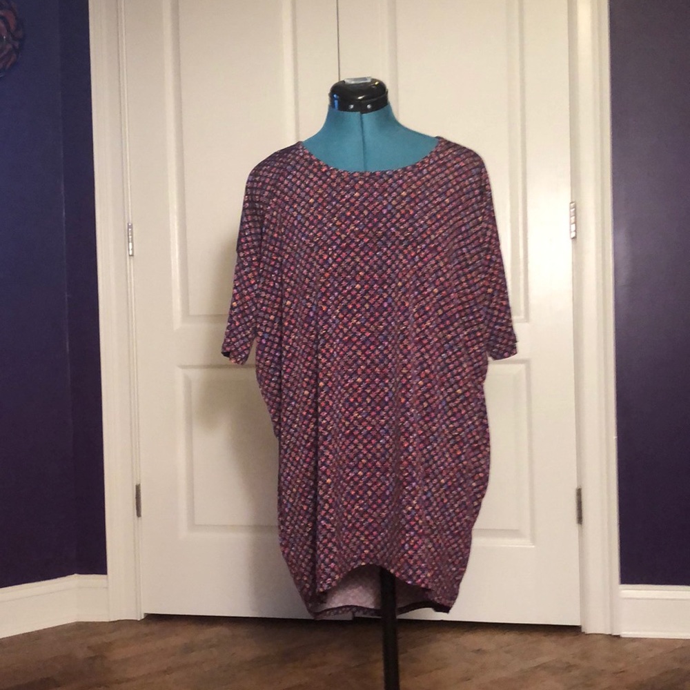 LuLaRoe, Black and Red Printed Irma Tunic Top, XS